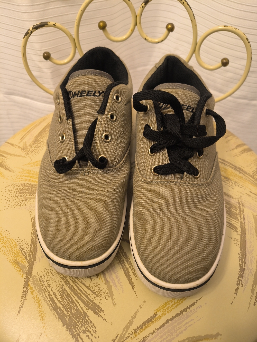 Heelys Kids Canvas Sneakers in Olive Green with Black Laces